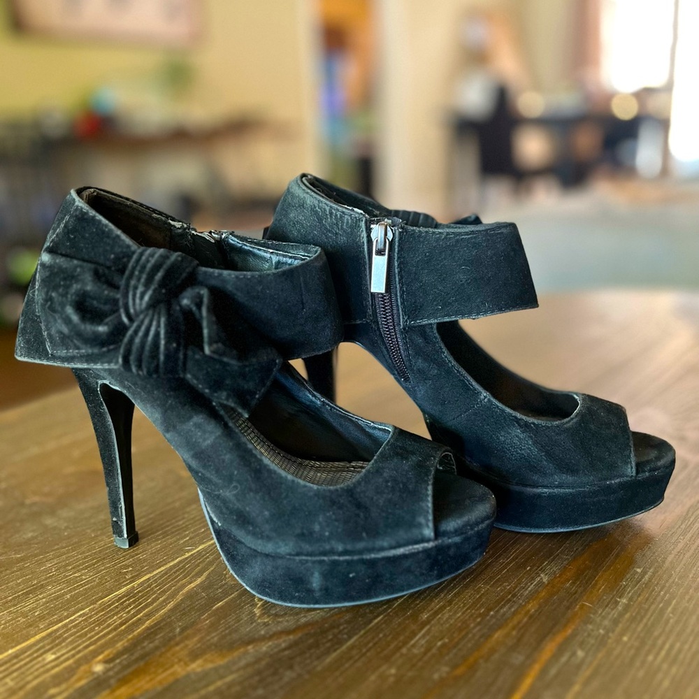 Anne Michelle Black Heels Size 6.5